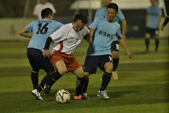 Slater：勇士仍预计追求老詹 但对浓眉的交易探索没有实质性进展
